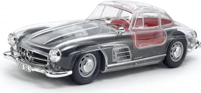 Imagen del producto de Modelo a escala 1:24 del Mercedes-Benz 300 SL, con carrocería transparente