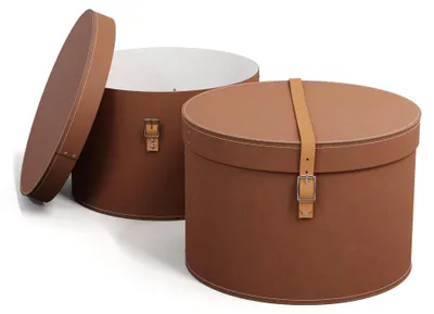 Produktbild von BIGSO RUT 2er-Set Aufbewahrungsbox mit Deckel – runde Ordnungsbox mit Lederriemen – große und kleine Hutschachtel aus 100% recycelter Faserplatte und Papier in Leinenoptik – sienna