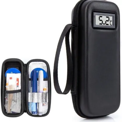 Produktbild von Famanu Reisetasche für Insulin mit Thermometer und 2 Kühlakkus - Schwarz