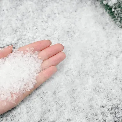 Obrázek produktu pro 150 g umělých sněhových vloček – dekorativní umělý sníh pro vánoční výzdobu