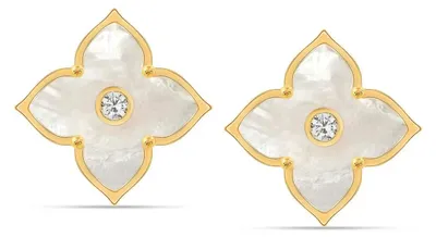 Imagen del producto de Pendientes de perla con diseño de trébol de cuatro hojas, chapados en oro y fabricados en plata de ley 925, modelo BIPE025