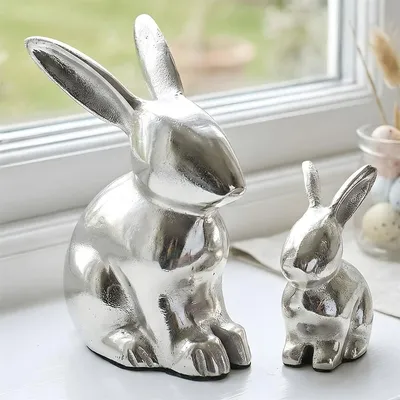 Produktbild von 2x Hasenfigur "Silber" aus Aluminium in Antik Optik, Osterdeko 8 + 14 cm hoch, Osterhase Deko Figur, Osterfigur sitzend