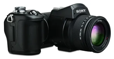 Produktbild von Sony Cyber-shot DSC-F828 8 Megapixel 7-fach optischer/14-fach digitaler Zoom, 28 - 200 mm Brennweite, CCD-Sensor, 4,57 cm (1,8 Zoll) Display, NO