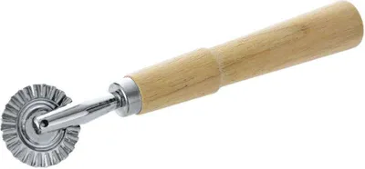 Produktbild von ORION Teigrädchen mit gewelltem Schneidrad verchromt mit Holzgriff