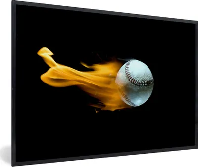 Produktbild von MuchoWow® Gerahmtes Poster Ein Baseball mit Feuer auf schwarzem Hintergrund 30x20 cm - Poster mit Schwarzem Bilderrahmen Wandposter Rahmen Foto Bilder - Kunstdruck - Bild-Poster