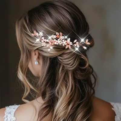 Produktbild von Brauthaarkämme mit Kristallblumen und Perlen – Haaraccessoire für Frauen und Mädchen