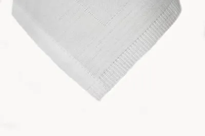 Produktbild von Eckige DAMAST Tischdecke 80 x 80 cm in Weiß mit Atlaskante aus 100 % Baumwolle