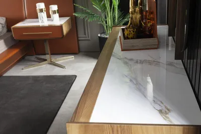 Immagine prodotto di Credenza Cassettiera di design con piedini dorati Cassettiera mobile