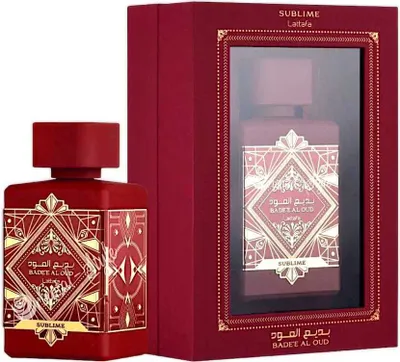 A perfume bottle and its box are displayed against a white background.