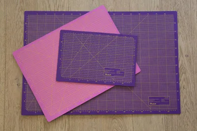Produktbild von Schneidematte 3-lagig und selbstheilend violett pink 45x60cm A2