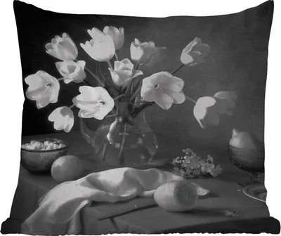 Produktbild von MuchoWow® Outdoor Kissen - Stilleben - Blumen - Schwarz und weiß - 50x50 cm - Wetterfest - Lounge Kissen - Komfortabel - Kissen mit Bild