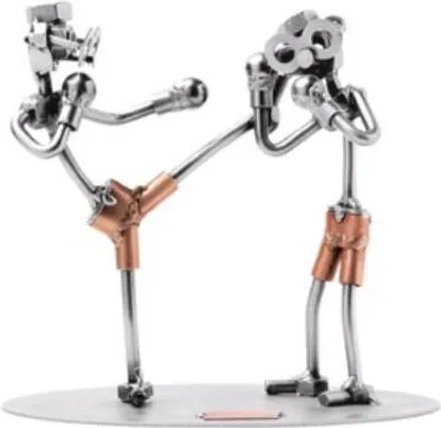 Zdjęcie produktu dla Ręcznie wykonana metalowa figurka kickbokserki – na prezent lub jako dekoracja