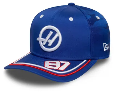 Immagine prodotto di Cappellino da baseball Haas F1, modello Silverstone, con il nome di Oliver Bearman, marca New Era, modello 9SEVENTY SS, disponibile in più colori.
