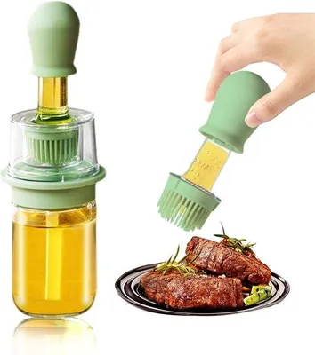 Image de Distributeur d'huile en silicone et verre 180 ml 2-en-1 avec brosse verte pour les grillades, les rôtis, la pâtisserie et les crêpes.