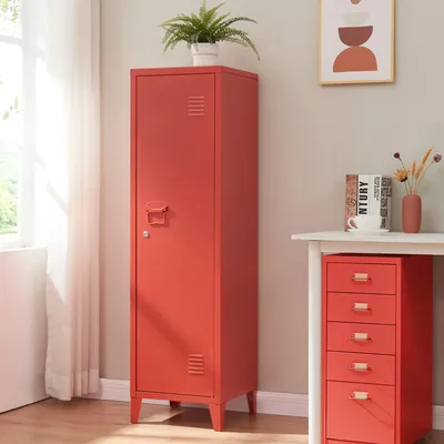 Zdjęcie produktu dla Pojedyncza szafka 'Kurikka' z 2 zamykanymi metalowymi półkami 137 x 38 x 38 cm Czerwona