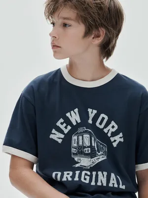 Produktbild von GAP Kinder Ringer-T-Shirt L mit Logo, New York-Grafiken und kontrastfarbenen Bündchen