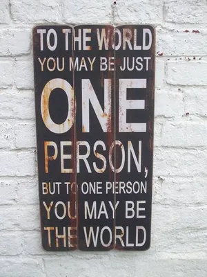 Produktbild von Wandschild , Spruch in Holzlattenoptik, to the world..... , grau