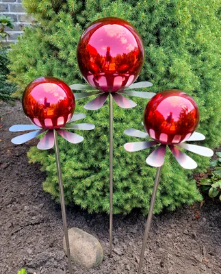 Produktbild von Blütenzauber Rotterdam Rosenkugel 15/10/10 cm Edelstahl rot poliert Gartenstecker mit Stab 80 cm