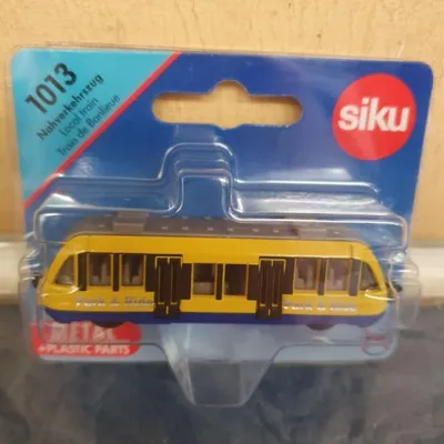 Produktbild von Siku Nahverkehrszug Modellbahn rot ; 1013