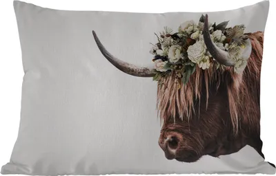 Produktbild von MuchoWow® Outdoor Kissen - Schottisches Hochlandrind - Kuh - Blumen - 60x40 cm - Wetterfest - Lounge Kissen - Zierkissen - Kissen für Innenräume