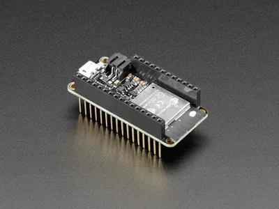 Produktbild von Adafruit HUZZAH32 ESP32 Feather Board, montiert mit Stacking Headern