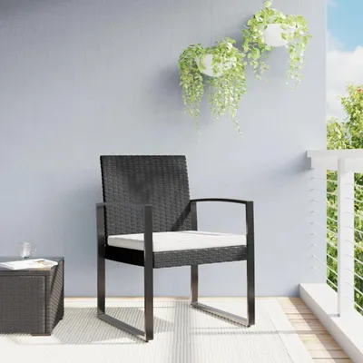 Produktbild von 2 Garten-Tischstühle in Schwarz aus PP-Rattan mit Armlehnen und Kissen, pulverbeschichtetes Gestell, Terrassengarnitur