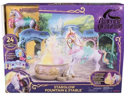Produktbild von Unicorn Academy - Stall Spielset 90 cm inkl. Brunnen mit Licht- und Soundeffekten, ca. 12 cm großem Einhorn und 24 Accessoires, Original Spielset zur beliebten Netflix Serie, Aktion/Abenteuer, 4 Jahr(e), Mehrfarbig