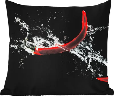 Produktbild von MuchoWow® Outdoor Kissen - Chilischote - Stilleben - Wasser - Schwarz - Rot - 45x45 cm - Wetterfest - Lounge Kissen - Fotokissen - Dekoratives Kissen