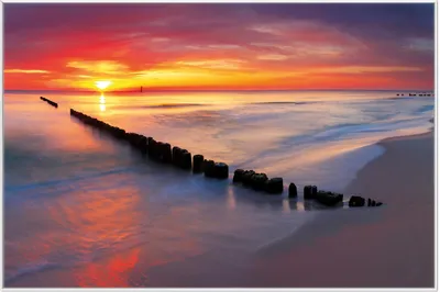 Produktbild von Wallario Wandbild Farbenspiel im Himmel - Sonnenuntergang am Strand, Größe: 61 x 91,50 cm, Poster mit weißem Aluminiumrahmen