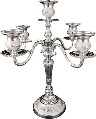 Produktbild von INF Vintage Kerzenständer aus Zinklegierung - Antikes Deko-Mittelstück für Zuhause Silber+Weiß