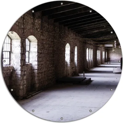 Produktbild von Wallario rundes Outdoor-Poster für Garten oder Balkon, Motiv Altes Bauwerk - stillgelegte Fabrik, 120 cm Durchmesser
