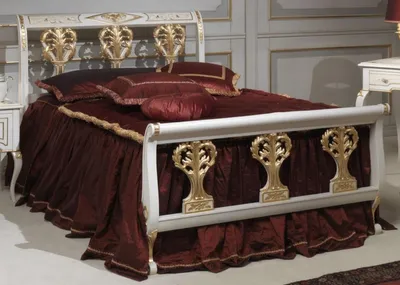 Produktbild von Casa Padrino Luxus Barock Doppelbett Weiß / Gold 208 x 229 x H. 114 cm - Handgeschnitztes Massivholz Bett - Prunkvolle Schlafzimmer Möbel - Hotel Möbel - Luxus Qualität -  Italy