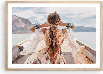 Produktbild von Gerahmtes Poster - Rahmen in heller Eiche - Frau Boot Rücken - 70x50 cm - Wand Bild - Wanddeko - Wandbilder - Kunstposter - Wandposter - Bilderrahmen - Bilder - Kunstdruck - P2NAA70x50-5059