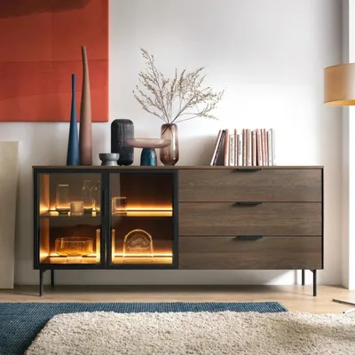 Produktbild von Kommode Sideboard LUMI 181 cm Eiche Dunin 2 Türen links 3 Schubladen rechts braunes Antisol-Glas LED Loft