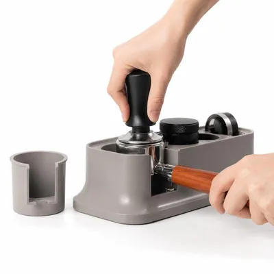 Produktbild von Espresso Tamper Station 51-58mm, ABS, Anti-Rutsch, Aufbewahrung – Tampermatte & Halterung für Siebträgerzubehör
