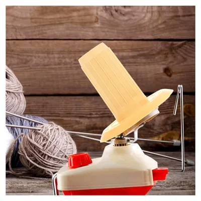 Imagen del producto de 2 unidades de herramienta manual para enrollar hilo, fabricada en plástico resistente, ideal para proyectos de lana y algodón