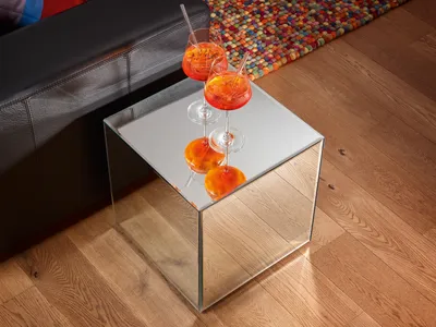 Produktbild von Ausgefallener Couchtisch verspiegelt, Beistelltisch für Sofas, Nachttisch Würfel
