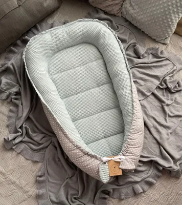 Produktbild von Waffelpique MINZE / Mini PUNKTE Grau Babynestchen Unterlage SOLO Babynest Wicleklunterlage Reisebett Babydecke Babyausstattung 2 Seitig Geschenk