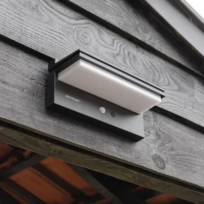 Produktbild von HOFTRONIC LED Solar Wandleuchte 1000 Lumen 2700K IP65 Schwarz