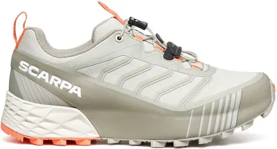 Beiger Scarpa Ribelle Run 2 GTX Wmn Schuh mit orangefarbenen Details und Schnellschnürsystem