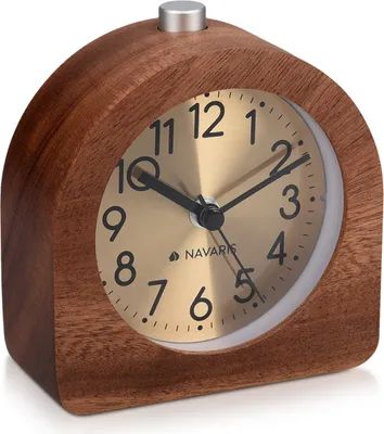 Produktbild von Navaris Analog Holz Wecker mit Snooze - Retro Uhr Halbrund mit Ziffernblatt Gold Alarm Licht - Leise Tischuhr ohne Ticken - Naturholz in Dunkelbraun