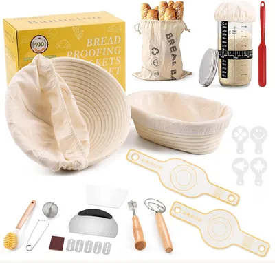 Image de Kit de préparation pour pain, comprenant : 2 paniers de levée, une plaque de cuisson en silicone, une spatule à pâte, pour une utilisation à domicile