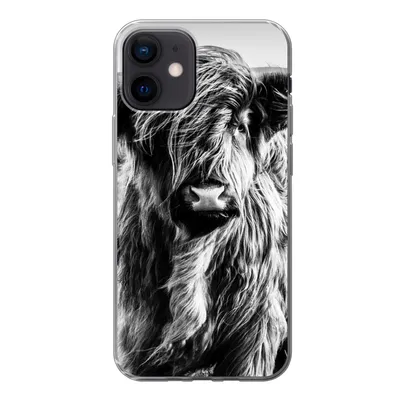 Produktbild von MuchoWow® Handyhülle Schutzhülle Hülle für iPhone 12 Schottischer Highlander - Natur - Kuh - Schwarz - Weiß Silikon Softcase Handy Hülle - Schutzhülle