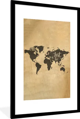 Produktbild von MuchoWow® Gerahmtes Poster Weltkarte - Zitat - Beige 60x90 cm - Poster mit Schwarzem Bilderrahmen Wandposter Rahmen Foto Bilder - Dekoration - Wandposter Wohnzimmer - Hochwertig