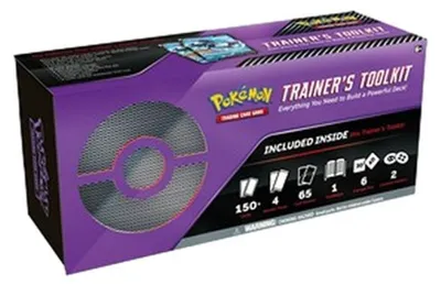 Produktbild von Pokemon Sammelkarten-Set Trainers Toolkit 2022, versiegelte Verpackung