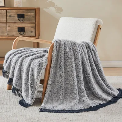 Productafbeelding van Sherpa deken voor de bank, knusse deken met franjes, zachte woondeken, warm, omkeerbaar, boho-stijl, 127x177 cm, marineblauw