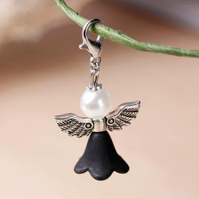 Produktbild von Charm Engel Anhänger Schutzengel mit Flügel Mit Karabiner Verschluss Acryl imitierte Perle Blumen Perlen 38mm x 22mm