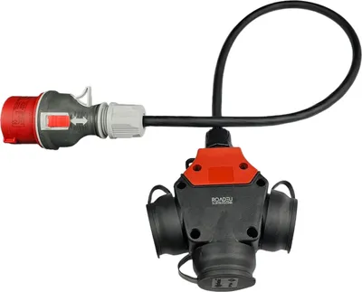 Produktbild von RoadEu - CEE Starkstrom Adapter, CEE Stecker 16A, 380V auf 220V Adapter, 3X 220V Schuko Kupplung, 5x2,5mm Gummikabel 0,5 Meter. Adapter 16A auf 230V. Starkstrom Verteiler