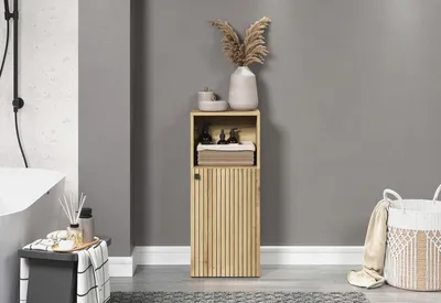 Produktbild von PureBliss - Kommode - Eiche - Badschrank in angesagter Rillenoptik - (BxHxT) 40 x 95 x 31 cm - schwarzer Metallgriff - 1 offenes und 2 geschlossene Fächer - kratzfest