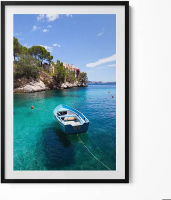 Produktbild von Boot auf türkisfarbenem Meer– Wandbild mit Rahmen – Gerahmtes Bild  – Wanddekoration – 70x100 cm –  Schwarz Rahmen